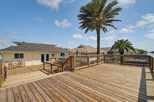 273 Barracuda Street, Bayou Vista, TX 77563