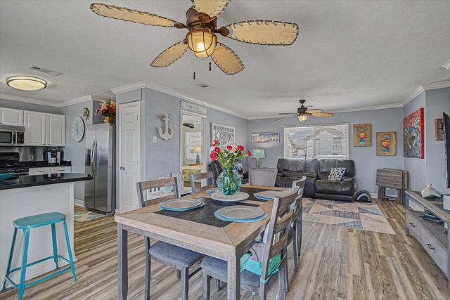 273 Barracuda Street, Bayou Vista, TX 77563