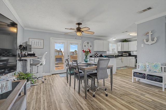 273 Barracuda Street, Bayou Vista, TX 77563