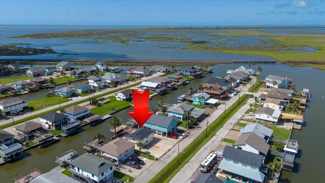 273 Barracuda Street, Bayou Vista, TX 77563