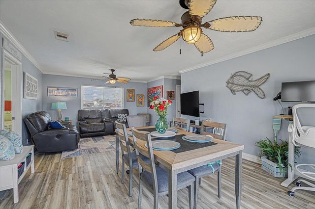 273 Barracuda Street, Bayou Vista, TX 77563