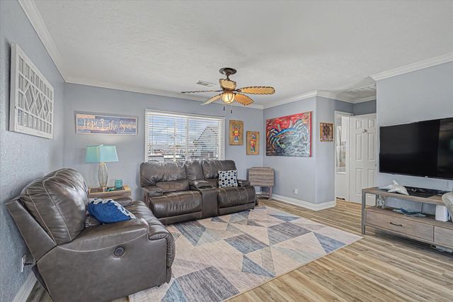 273 Barracuda Street, Bayou Vista, TX 77563