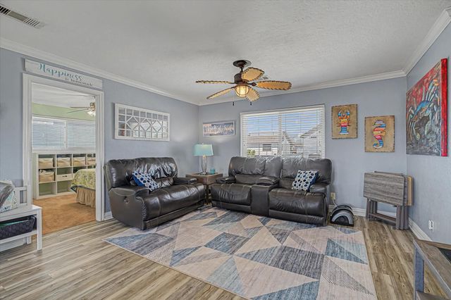 273 Barracuda Street, Bayou Vista, TX 77563