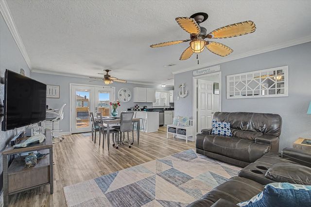 273 Barracuda Street, Bayou Vista, TX 77563