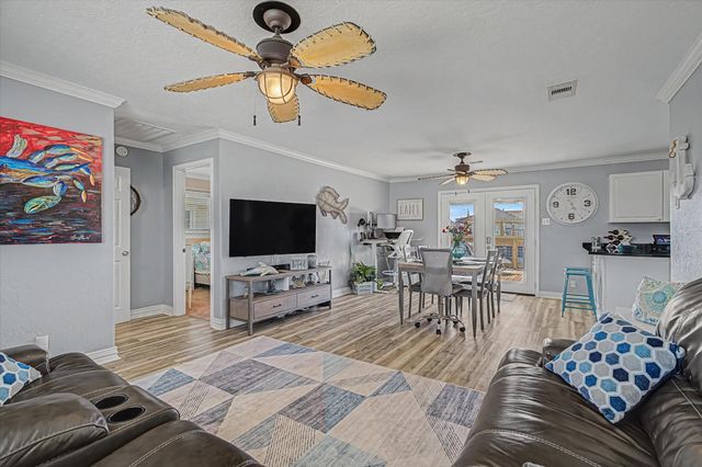 273 Barracuda Street, Bayou Vista, TX 77563