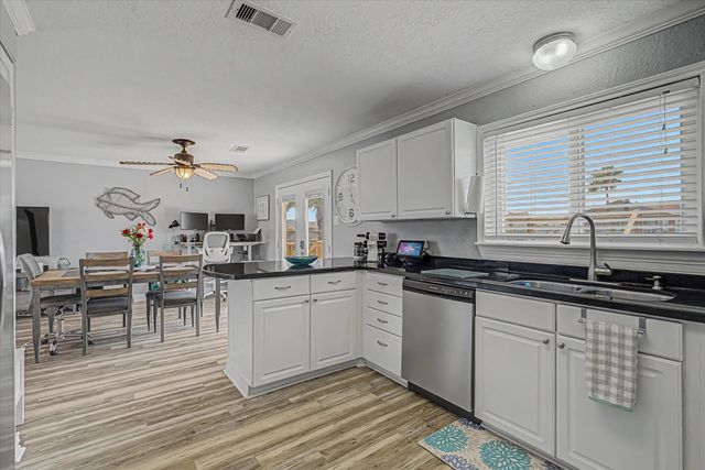 273 Barracuda Street, Bayou Vista, TX 77563