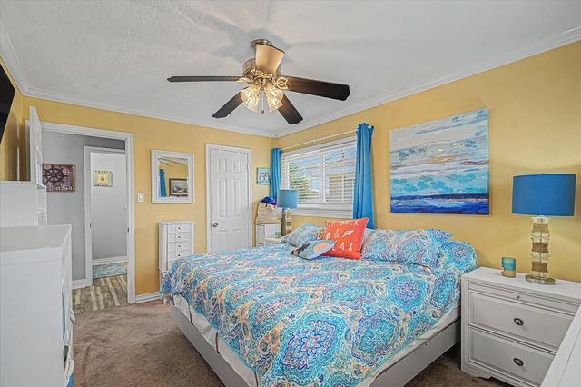 273 Barracuda Street, Bayou Vista, TX 77563