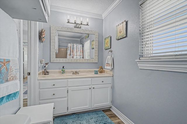 273 Barracuda Street, Bayou Vista, TX 77563