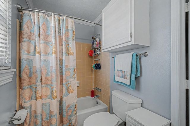 273 Barracuda Street, Bayou Vista, TX 77563