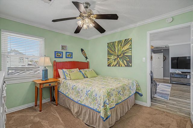273 Barracuda Street, Bayou Vista, TX 77563