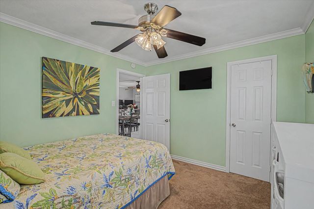 273 Barracuda Street, Bayou Vista, TX 77563