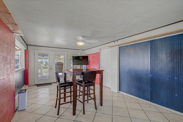 273 Barracuda Street, Bayou Vista, TX 77563
