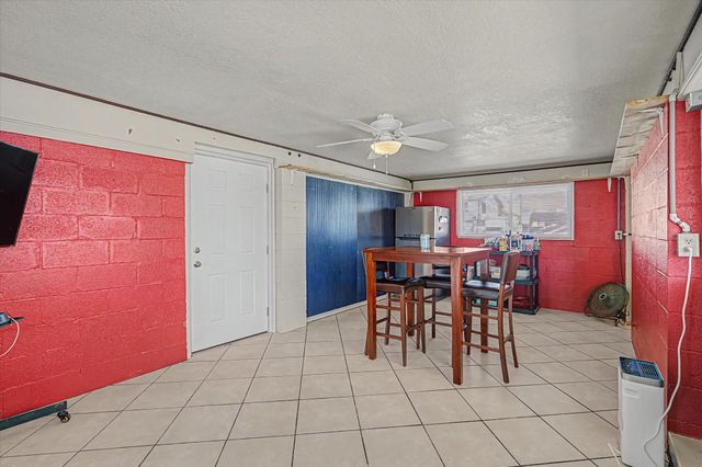 273 Barracuda Street, Bayou Vista, TX 77563