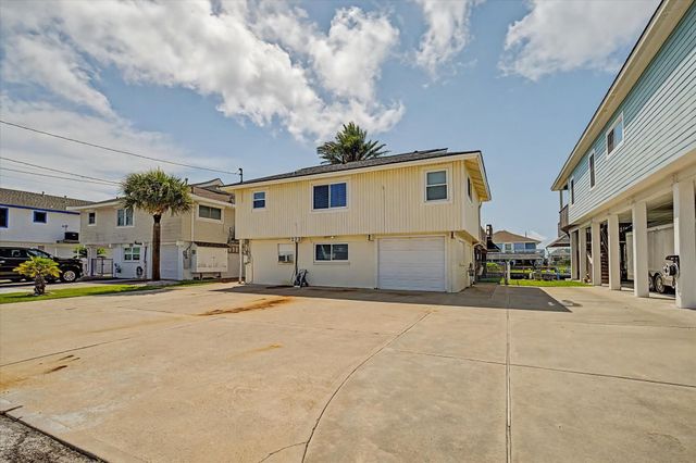 273 Barracuda Street, Bayou Vista, TX 77563