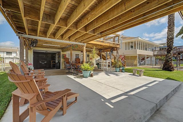273 Barracuda Street, Bayou Vista, TX 77563