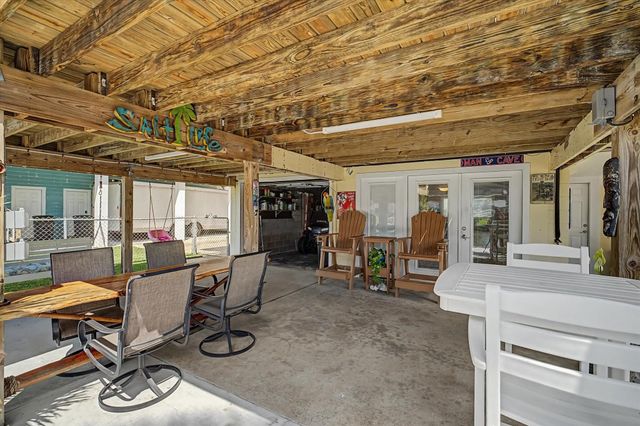 273 Barracuda Street, Bayou Vista, TX 77563