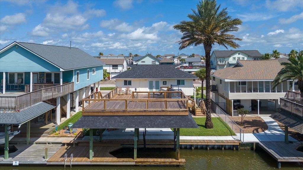 273 Barracuda Street, Bayou Vista, TX 77563