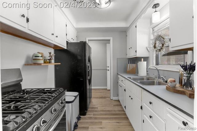 15051 Dixie, Redford, MI 48239