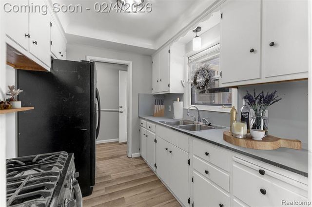 15051 Dixie, Redford, MI 48239