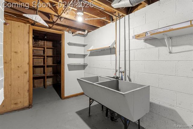 15051 Dixie, Redford, MI 48239