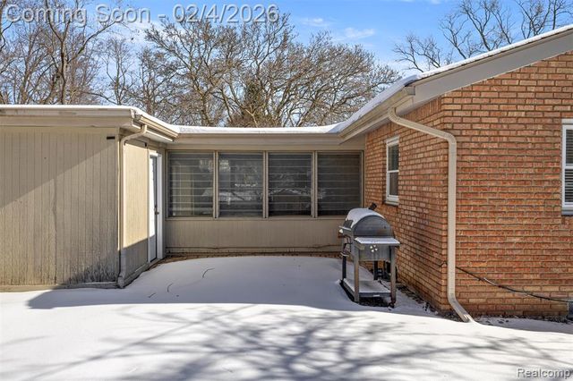 15051 Dixie, Redford, MI 48239