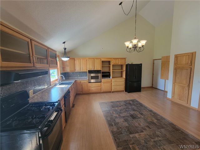 6945 Walmore Road, Wheatfield, NY 14304