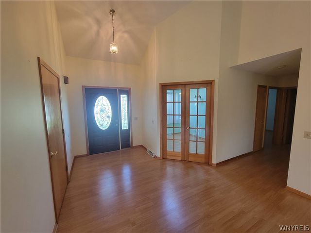 6945 Walmore Road, Wheatfield, NY 14304