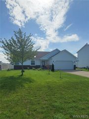 6945 Walmore Road, Wheatfield, NY 14304