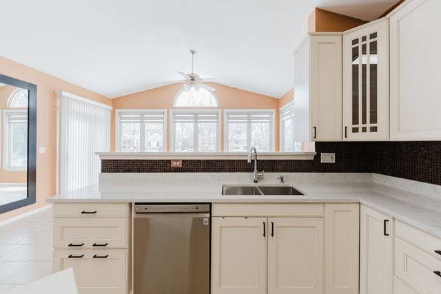 1445 SOMERFIELD Drive, Bolingbrook, IL 60490