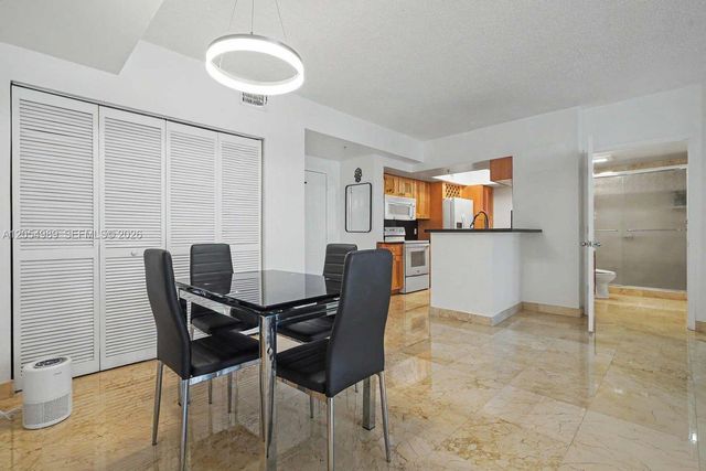 5085 NW 7th Street 906, Miami, FL 33126