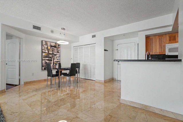 5085 NW 7th Street 906, Miami, FL 33126