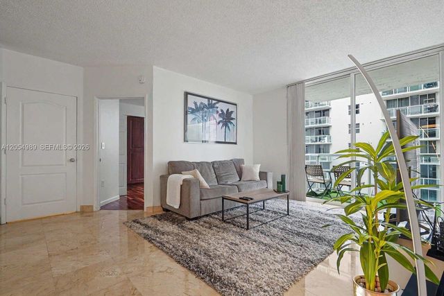 5085 NW 7th Street 906, Miami, FL 33126