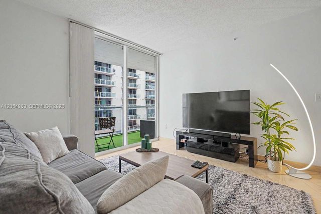 5085 NW 7th Street 906, Miami, FL 33126