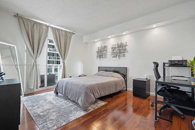 5085 NW 7th Street 906, Miami, FL 33126