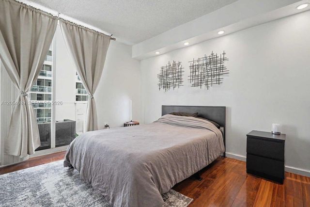 5085 NW 7th Street 906, Miami, FL 33126