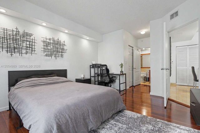 5085 NW 7th Street 906, Miami, FL 33126