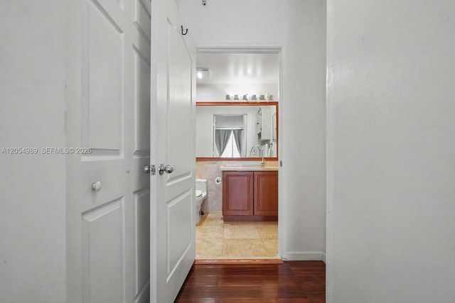 5085 NW 7th Street 906, Miami, FL 33126
