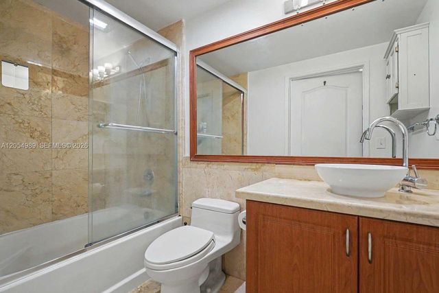 5085 NW 7th Street 906, Miami, FL 33126