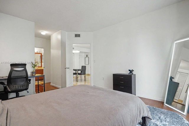 5085 NW 7th Street 906, Miami, FL 33126