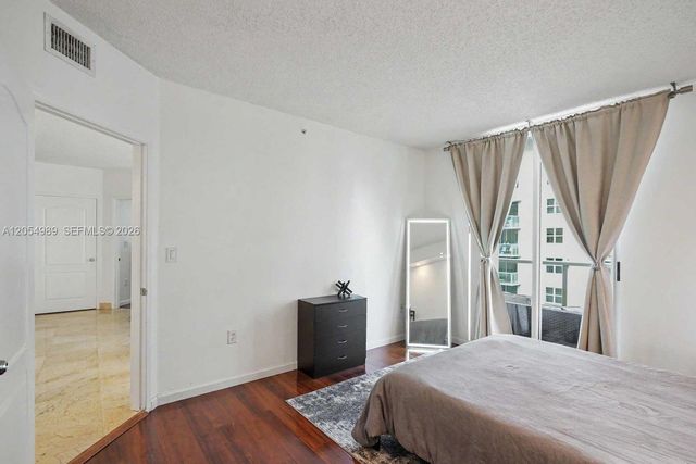 5085 NW 7th Street 906, Miami, FL 33126