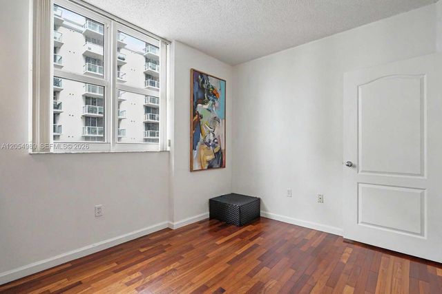 5085 NW 7th Street 906, Miami, FL 33126