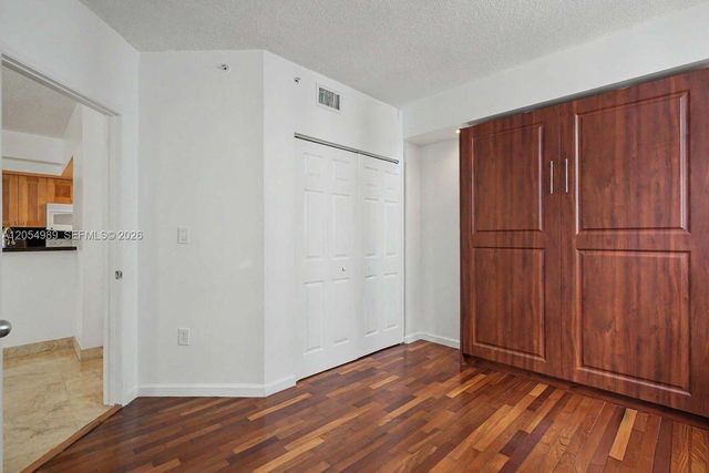 5085 NW 7th Street 906, Miami, FL 33126