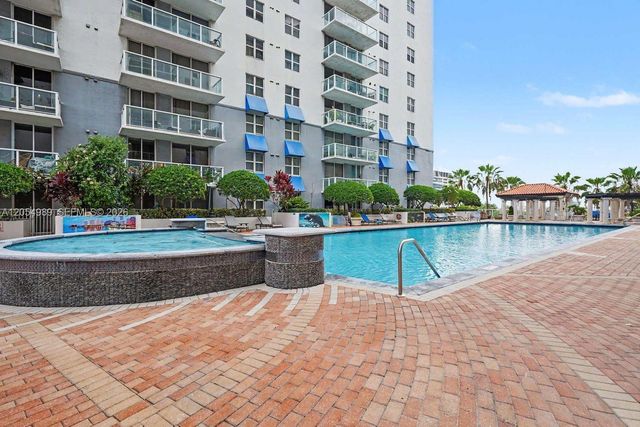 5085 NW 7th Street 906, Miami, FL 33126