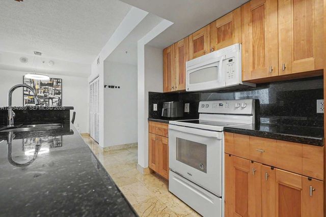 5085 NW 7th Street 906, Miami, FL 33126