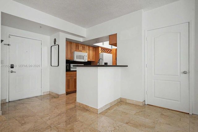 5085 NW 7th Street 906, Miami, FL 33126