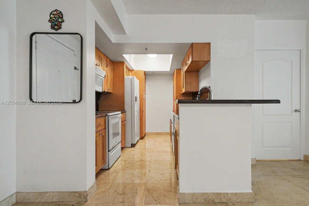 5085 NW 7th Street 906, Miami, FL 33126