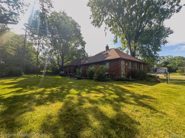 2766 W Huron Street, Waterford Charter Township, MI 48328