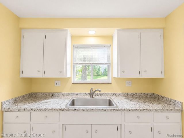 2766 W Huron Street, Waterford Charter Township, MI 48328