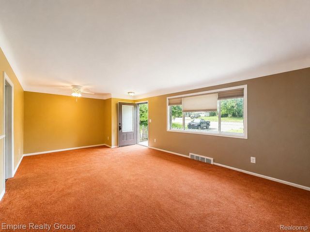 2766 W Huron Street, Waterford Charter Township, MI 48328