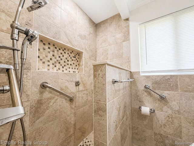 2766 W Huron Street, Waterford Charter Township, MI 48328